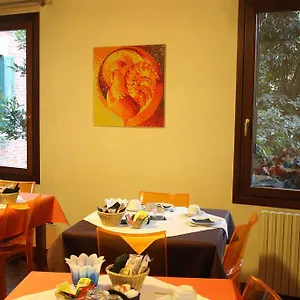 https://domus-orsoni.hotelslidodijesolo.com